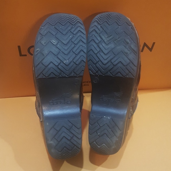 SOLD!! DANKSO Croc Print Clogs - Size 40/9.5-10 - Picture 7 of 8